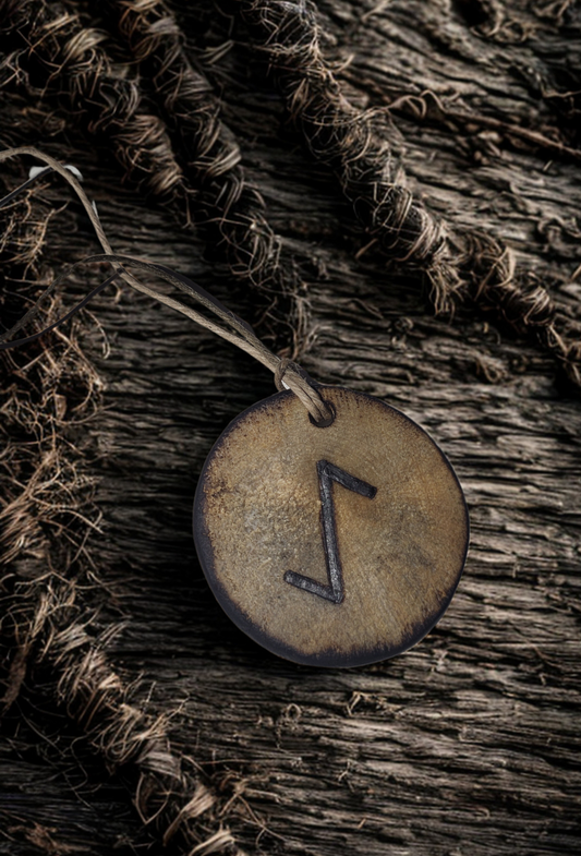 Eihwaz Rune Necklace – Endurance
